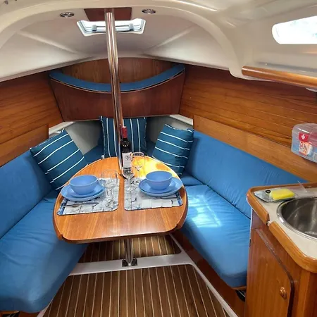 Deepblue Sail Boat Πλωτό κατάλυμα *