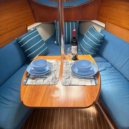 Deepblue Sail Boat Πλωτό κατάλυμα
