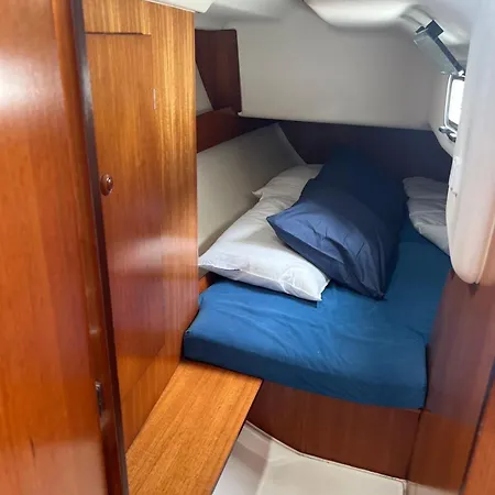 Πλωτό κατάλυμα Deepblue Sail Boat